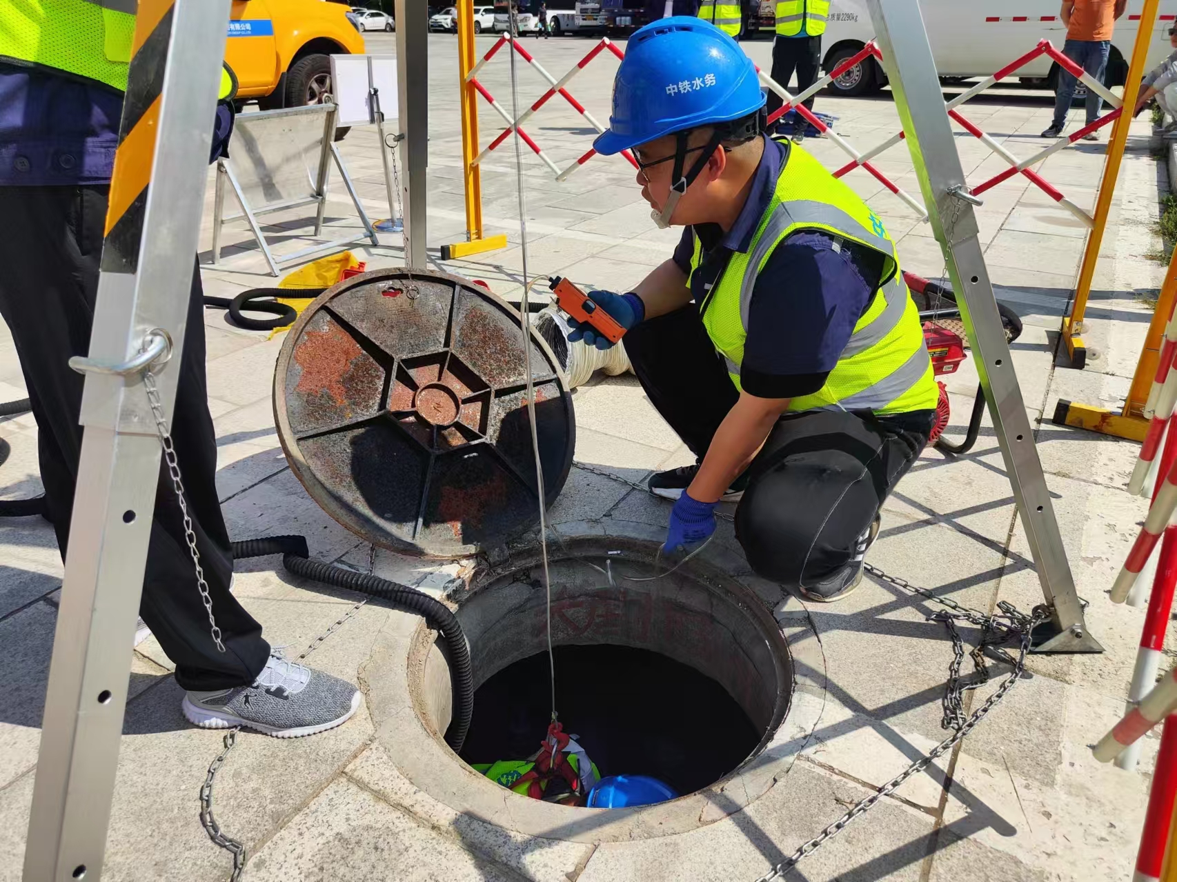 “雷霆行動”有限空間作業(yè)應(yīng)急救援演練